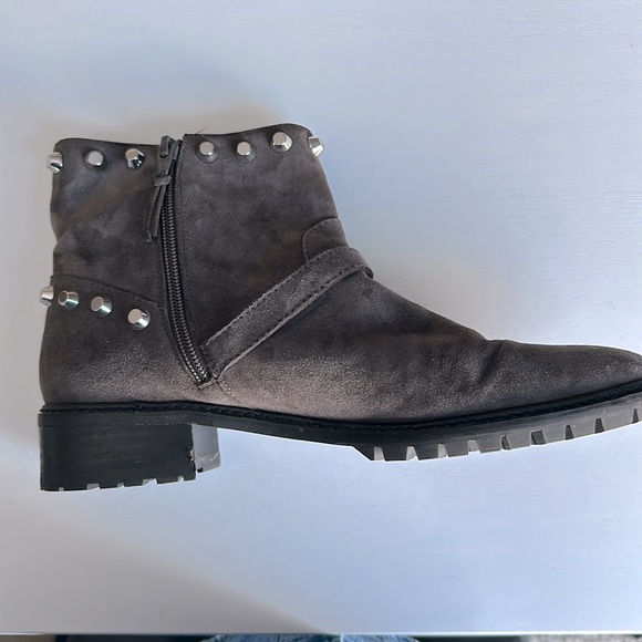 Stuart Weitzman Women's Go West‎ Londra Gray Suede Studded Boots Size 10 - Picture 2 of 7